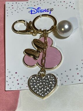 NWT Disney Gold-Tone Pink Minnie Mouse Key Chain / Crystal Heart/ Faux Pearl